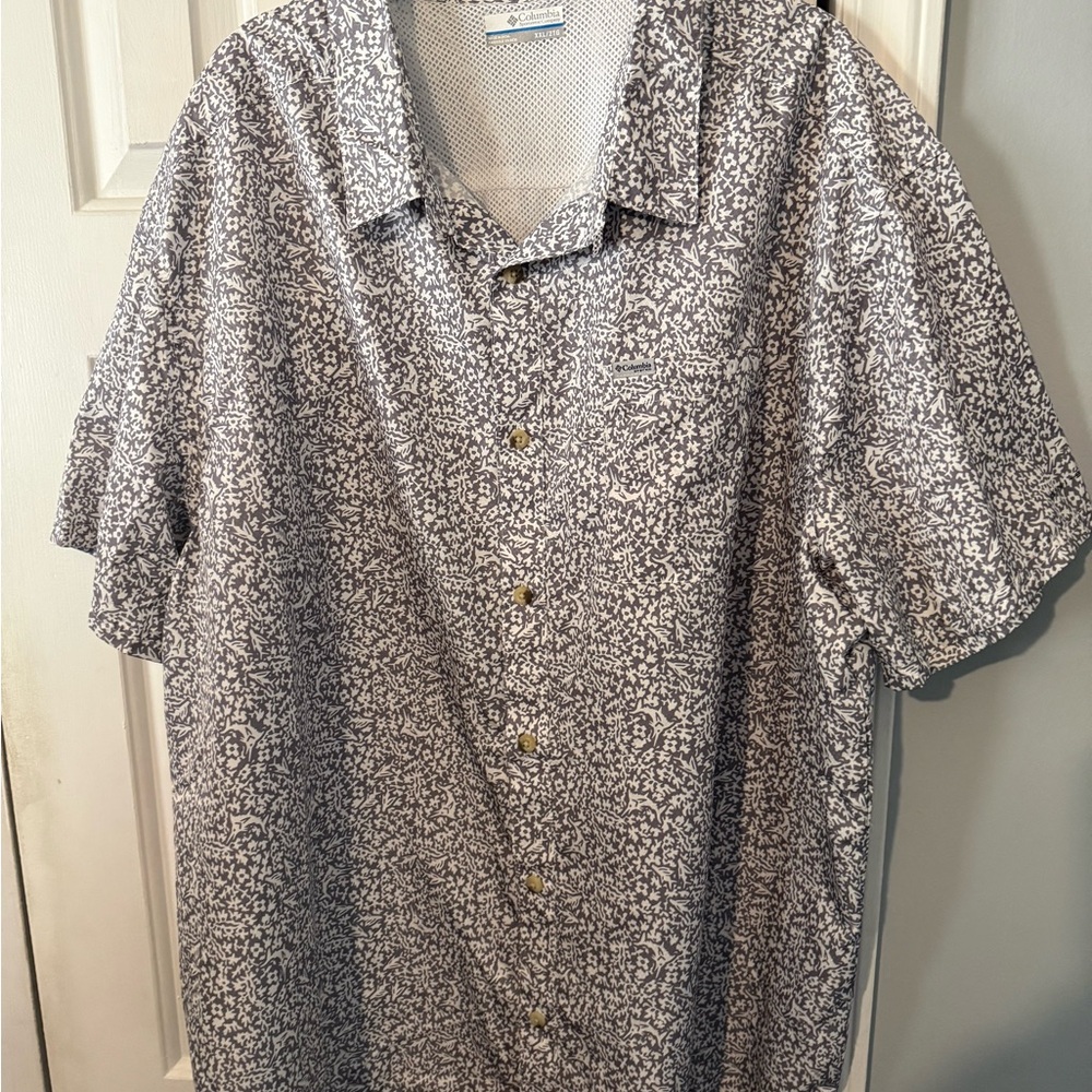 Columbia Men's White and Gray Patterned Shirt
